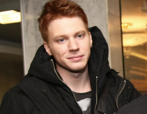 Молодой певец уже не раз доказал, что умеет петь и держаться на сцене