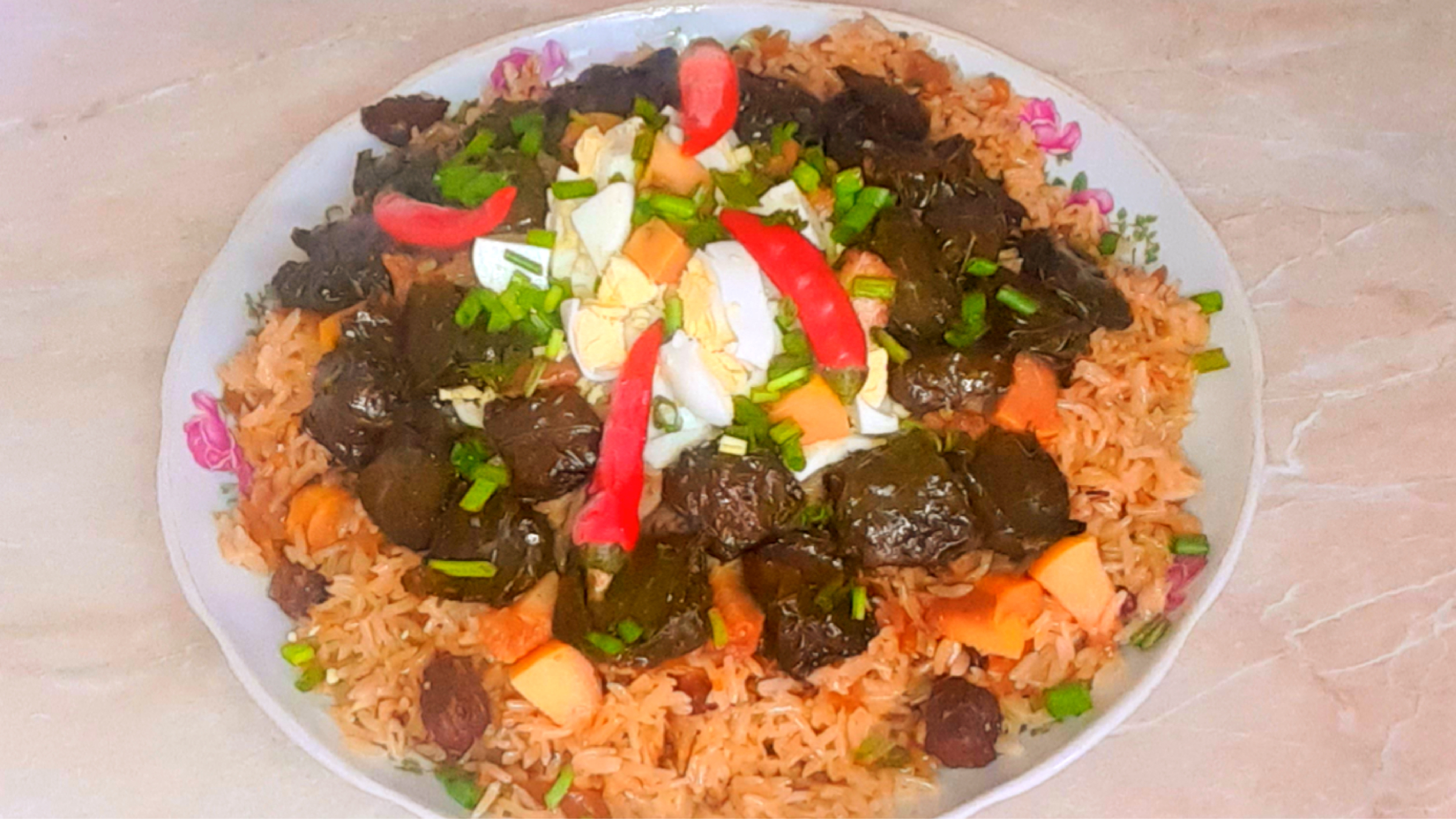 Плов с виноградными листьями