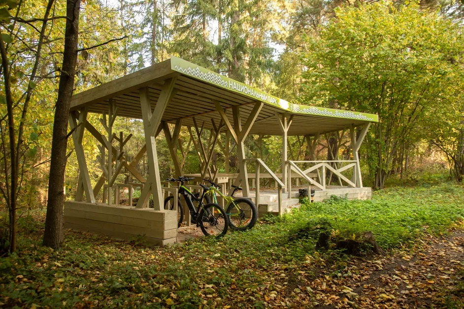 Начало тропы, парковка для велосипедов