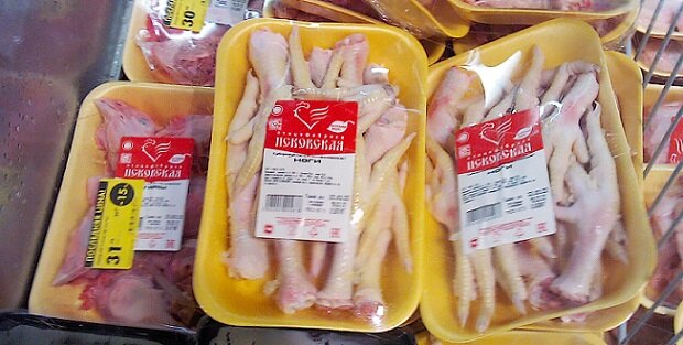 Крайне левый поддончик - какие-то куротушьи головы.