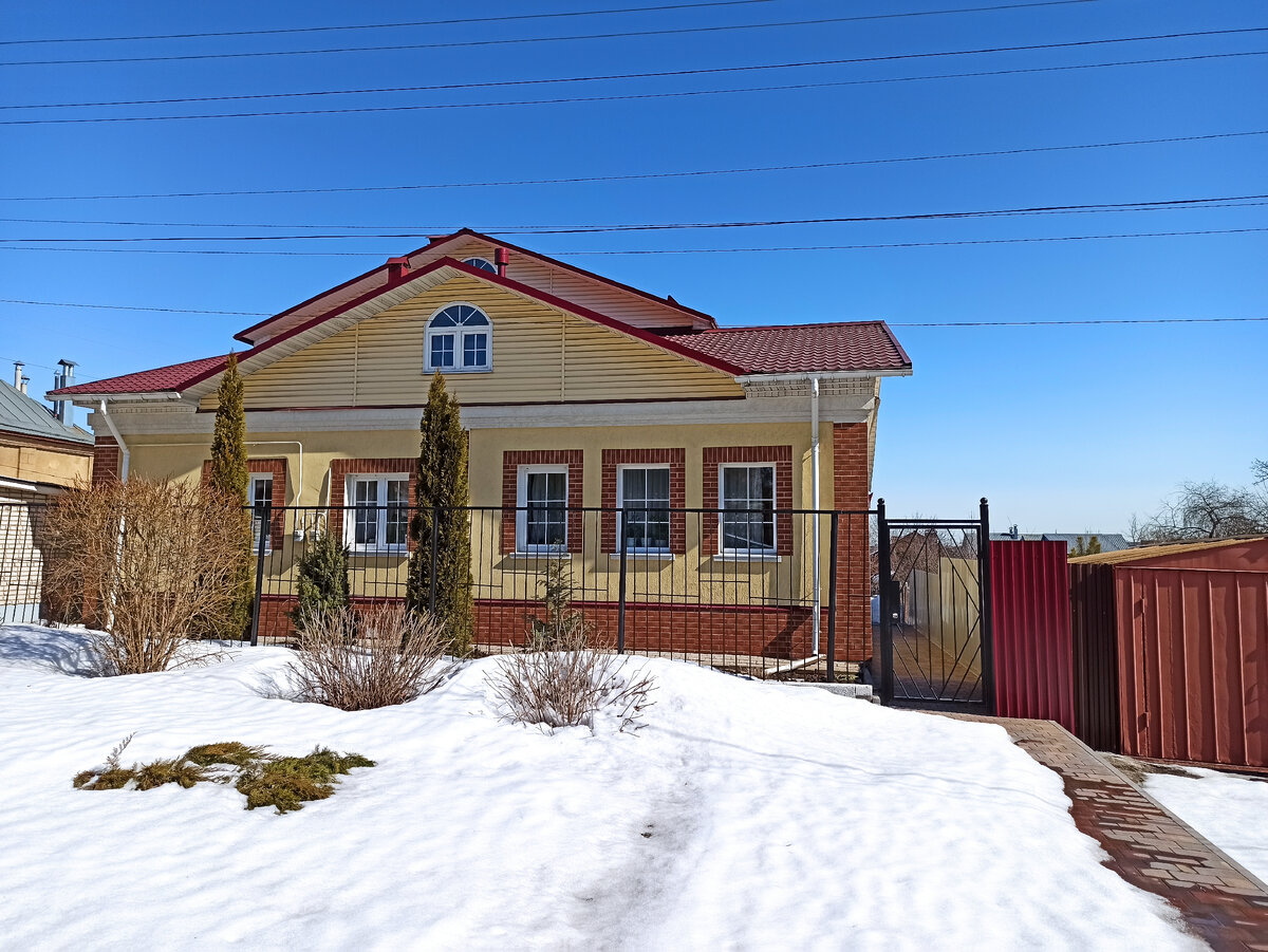 Фото автора. Снег в частном секторе Тулы в конце марта