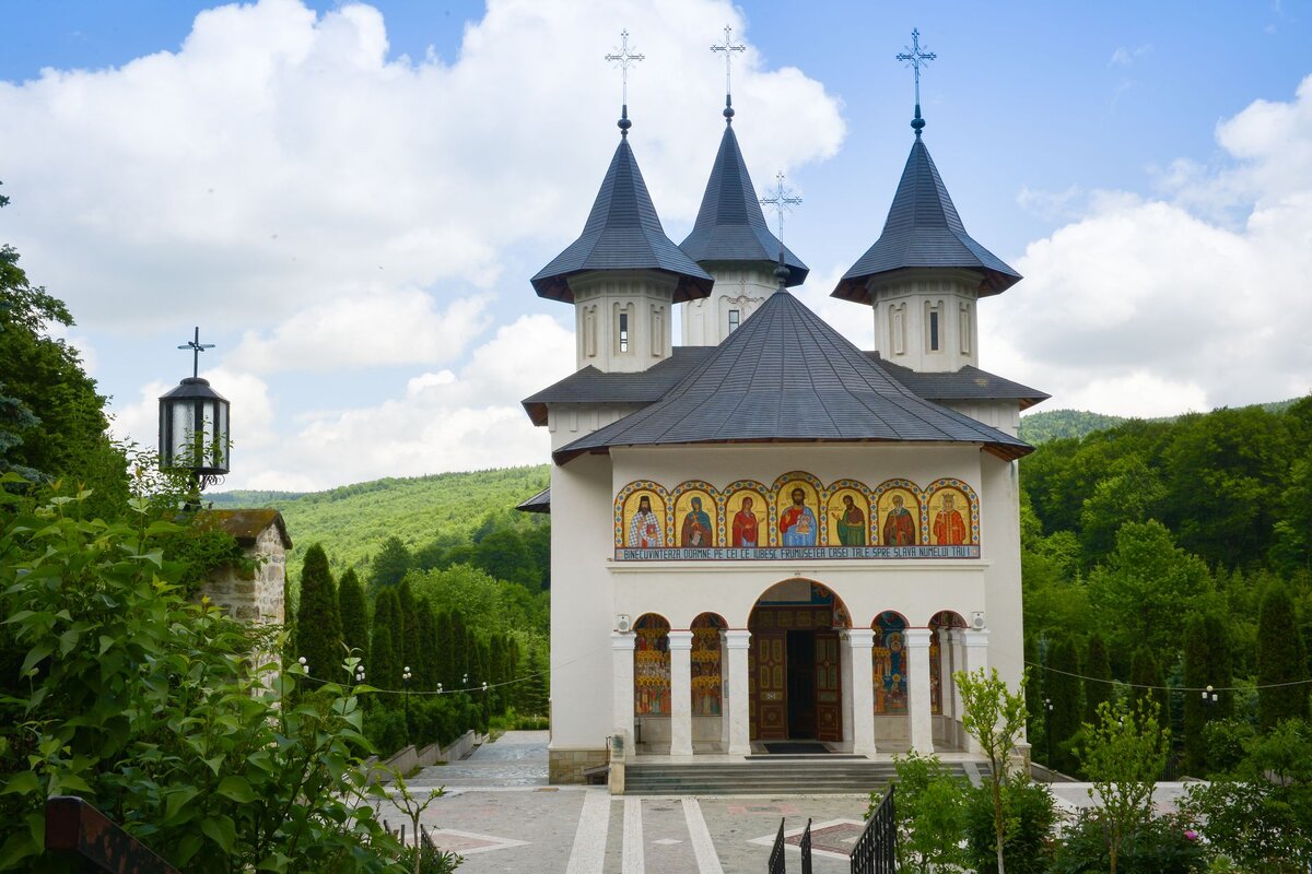 Монастырь Сихастрия в Нямецкой пустыни