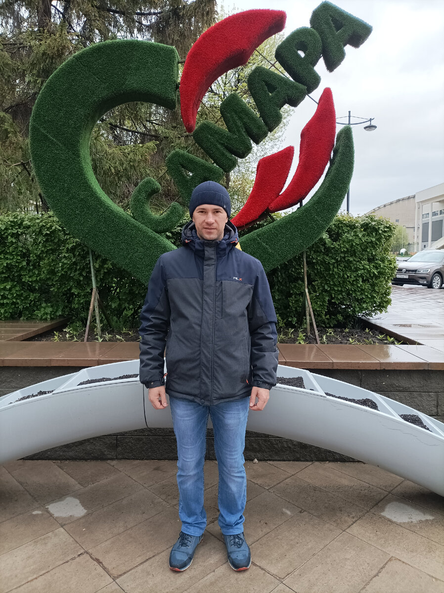 Возле дворца спорта в Самаре