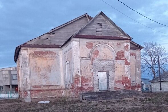 В центре Мегреги расположена ещё одна церковь - Воскресения Христова. Церковь не действующая.