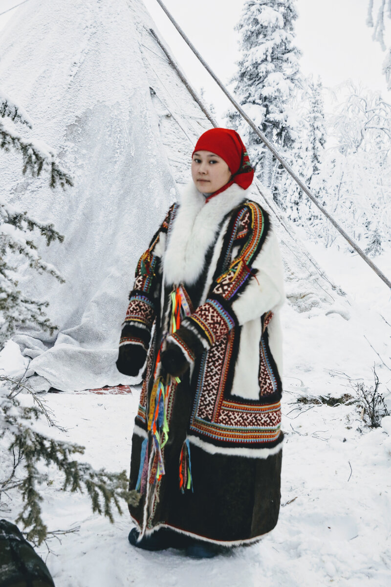 Маша в национальной одежде - ягушке.