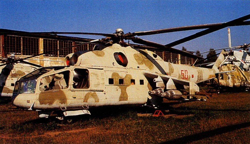 Снятый с вооружения Советской Армии вертолет Ми-24А выставлен в музее ВВС в Монино. Вертолет демонстрируется в полным вооружением- блоками НАР и ПТУР "Фаланга" (АТ-2 "Swatter").