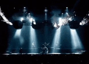 Пиротехника на концерте Rammstein
Loudwire / Youtube
