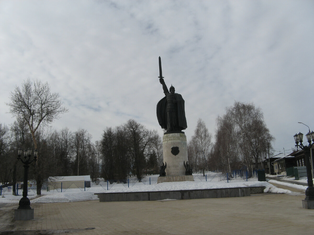 Памятник Илье Муромцу в Муроме. Фото автора.