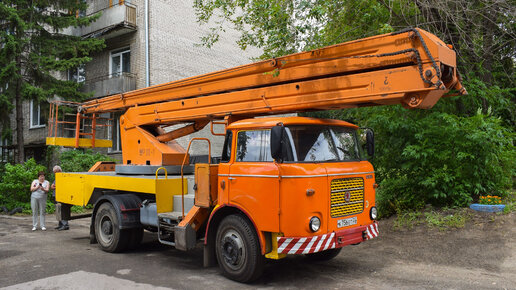 Автовышка MP-20-1 на шасси Škoda 706 MTS 24. / The MP-20-1 car tower on the Škoda 706 MTS 24 chassis.