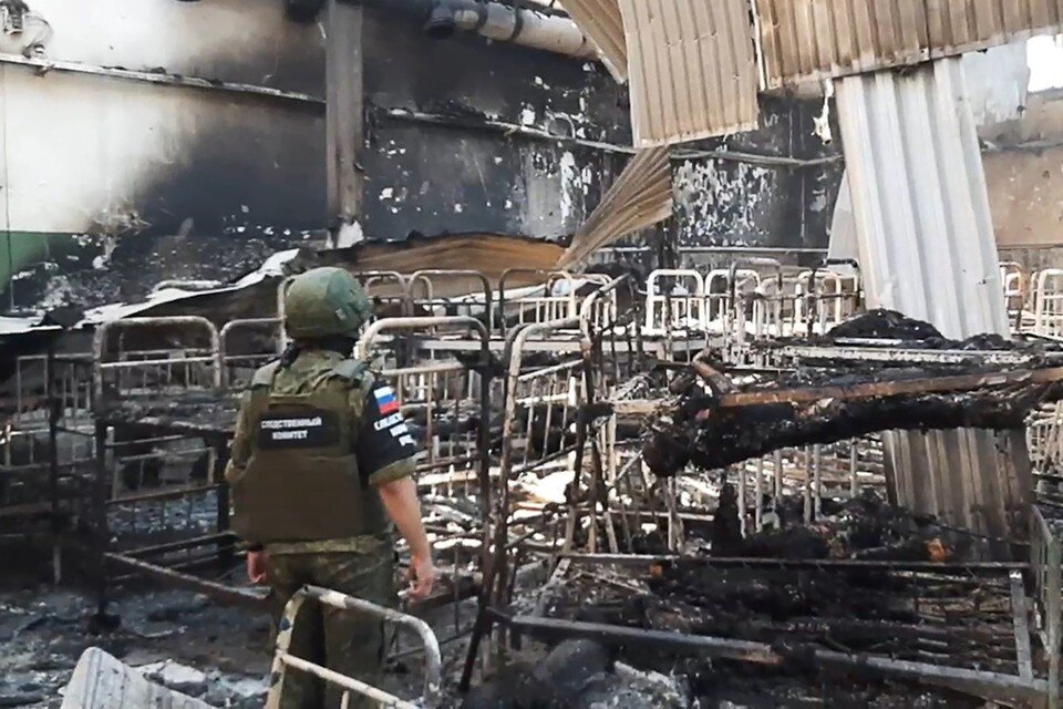     Еленовка. Следственный изолятор, где содержались сдавшиеся в плен участники батальона "Азов", который был обстрелян украинскими вооруженными силами из американских РСЗО HIMARS. Фото: Вадим Белозерцев/ТАСС