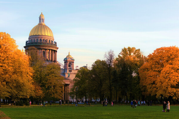 Исаакиевский собор осенью