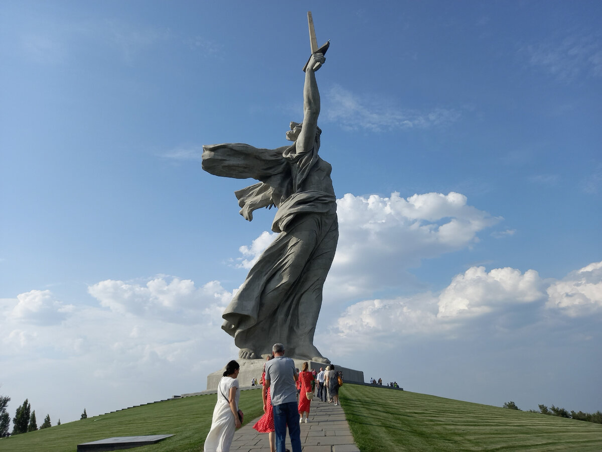 Мамаев курган – самый большой комплекс, посвященный Великой Отечественной Войне. 