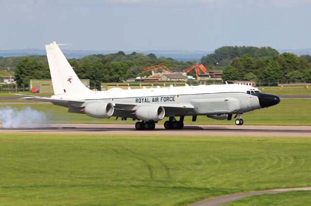    Что за самолет-разведчик ВВС Британии RC-135W направлен к границам России?