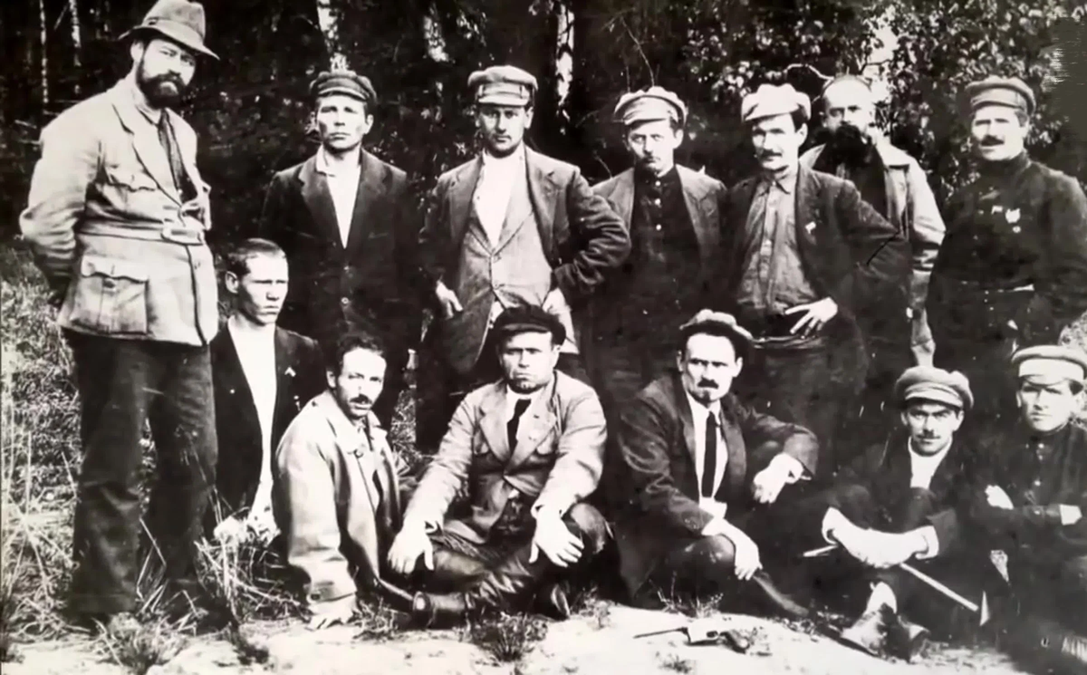 экскурсия на месте захоронения императорскй семьи, 1924 год