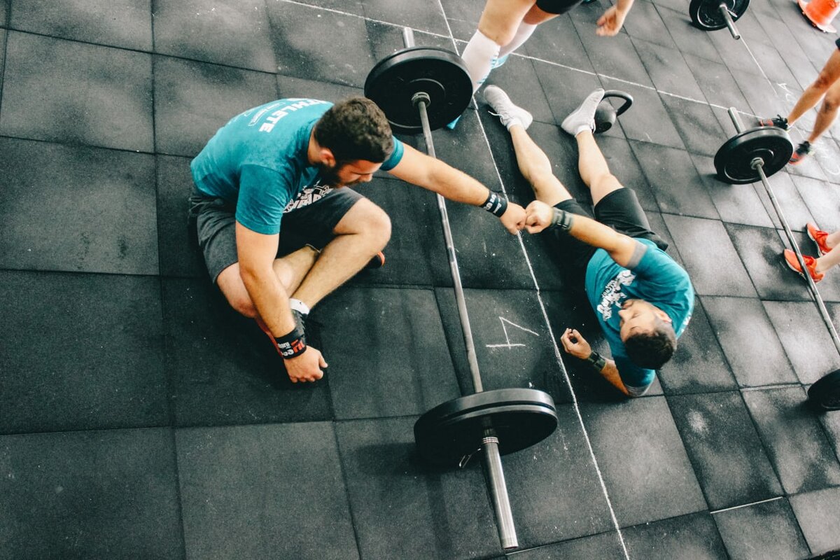 Группа CROSSFIT В спортзале