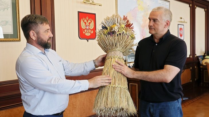    Крымские аграрии намолотили более 2 миллионов тонн ранних зерновых и зернобобовых культур в бункерном весе