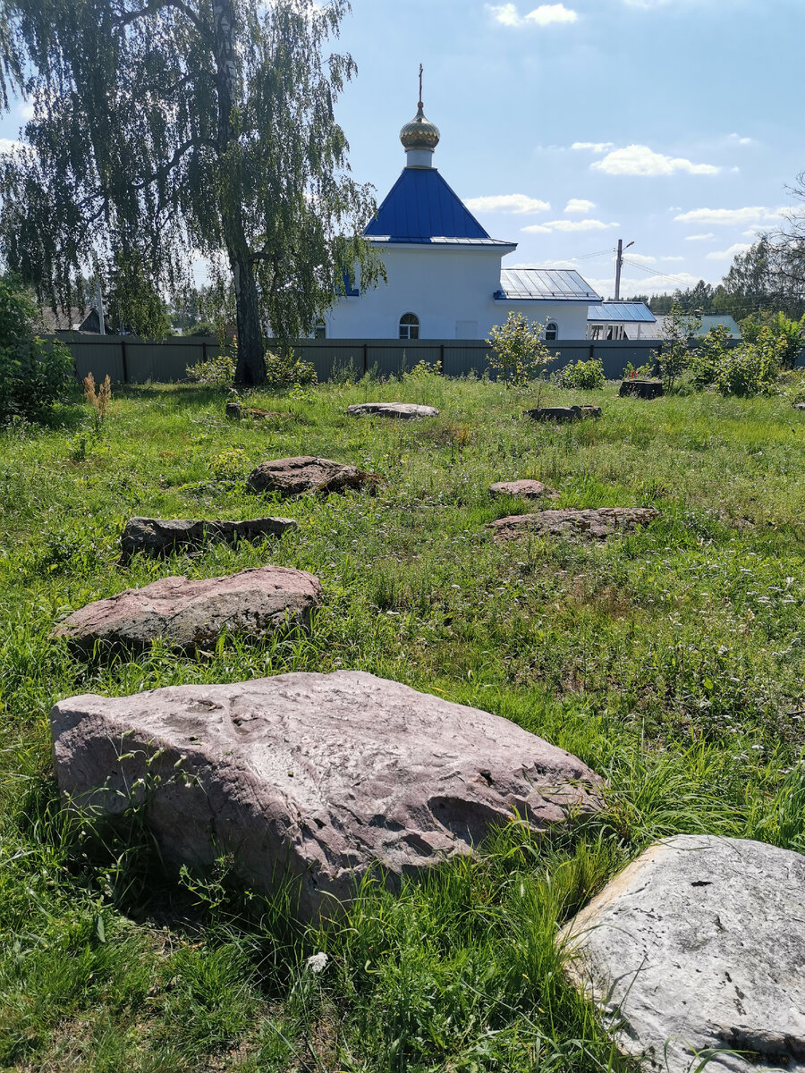 Кривандинский Стоунхендж и Покровская церковь