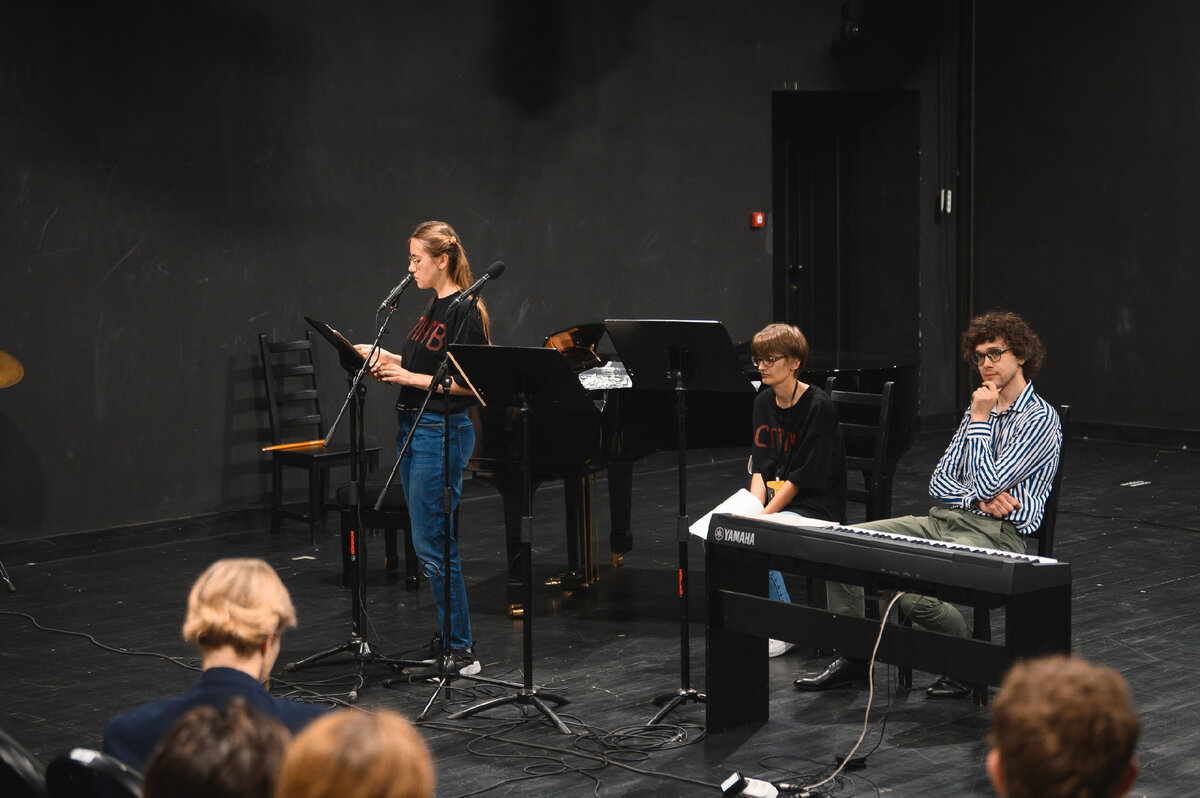 Питчинг, который прошёл просто ужасно для нас. Потому что я сама виновата. Но зато у нас "фирменные" футболки. Хотите, вам тоже такую сделаю?