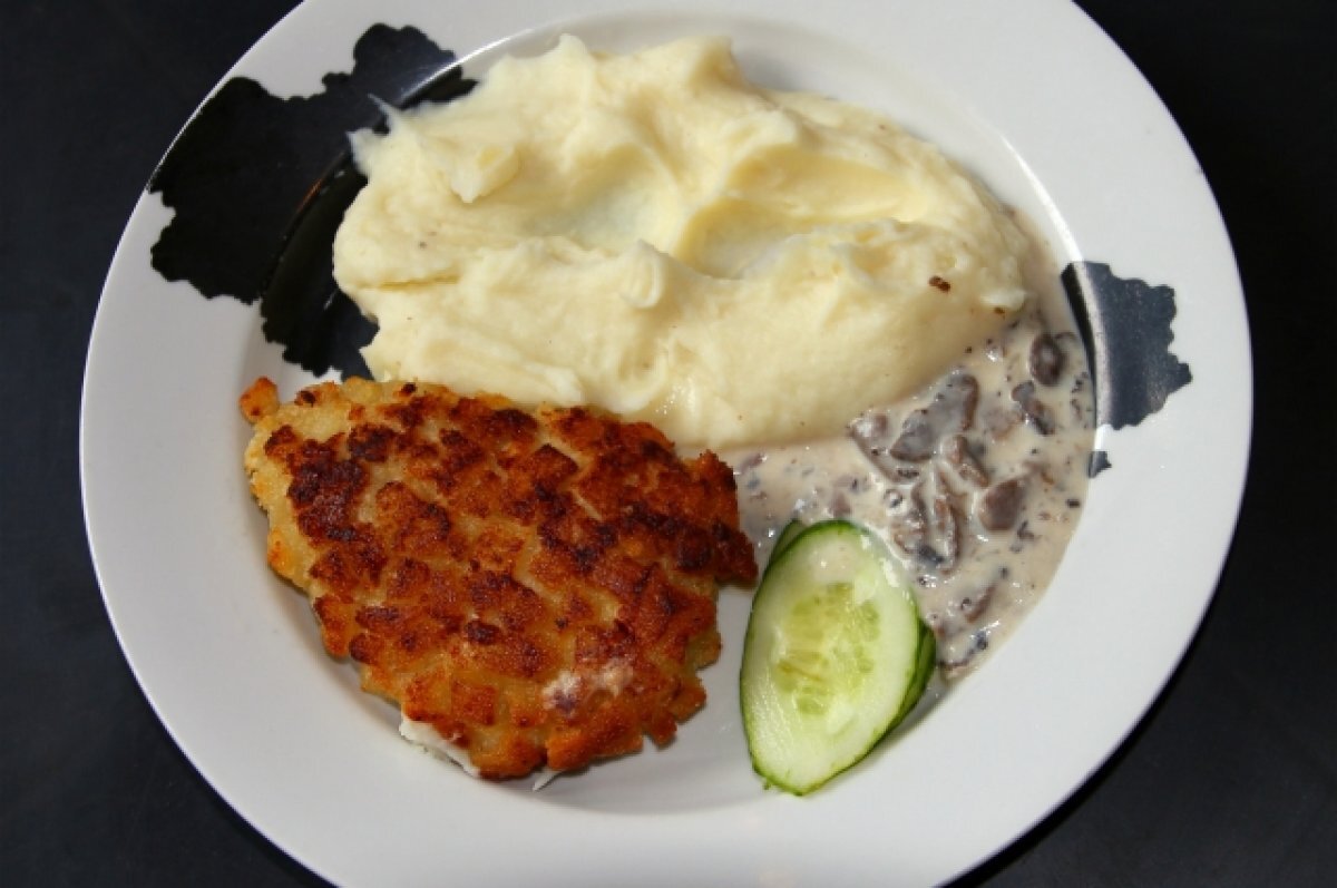    Врач Беляева объяснила, почему нежелательно есть пюре вместе с котлетой