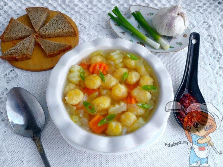 Суп с куриными фрикадельками и клецками - рецепт с фото