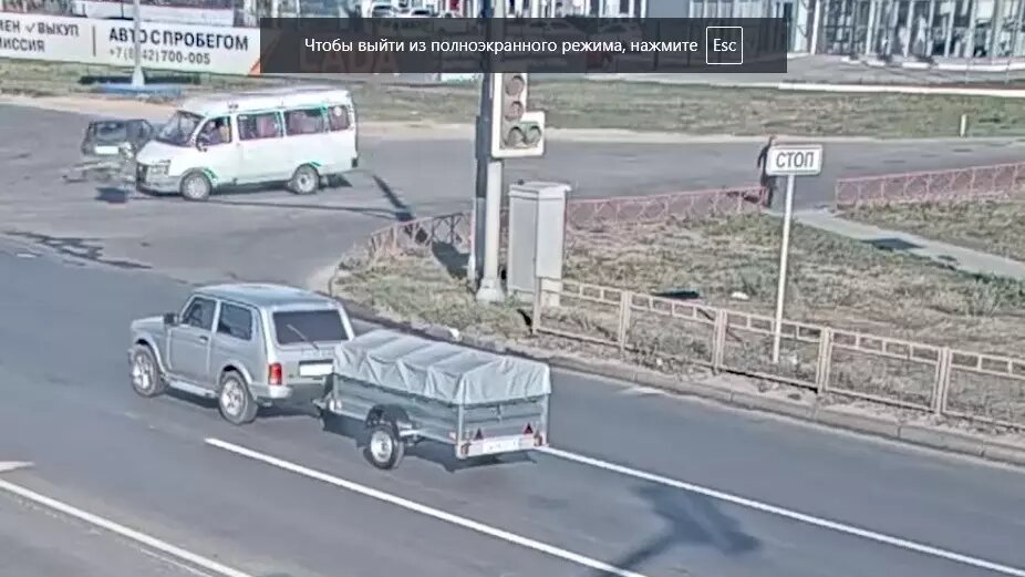     Появился момент удара ГАЗели малолитражки, после чего последняя перевернулась в Красноармейском районе Волгограда. Виновницей аварии стала 21-летняя водитель иномарки, она не пострадала, сообщили в полиции.