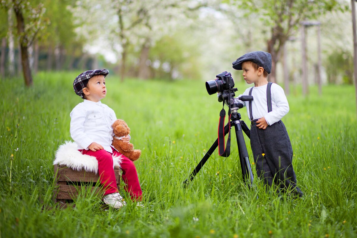 Картинка дети фотографируют