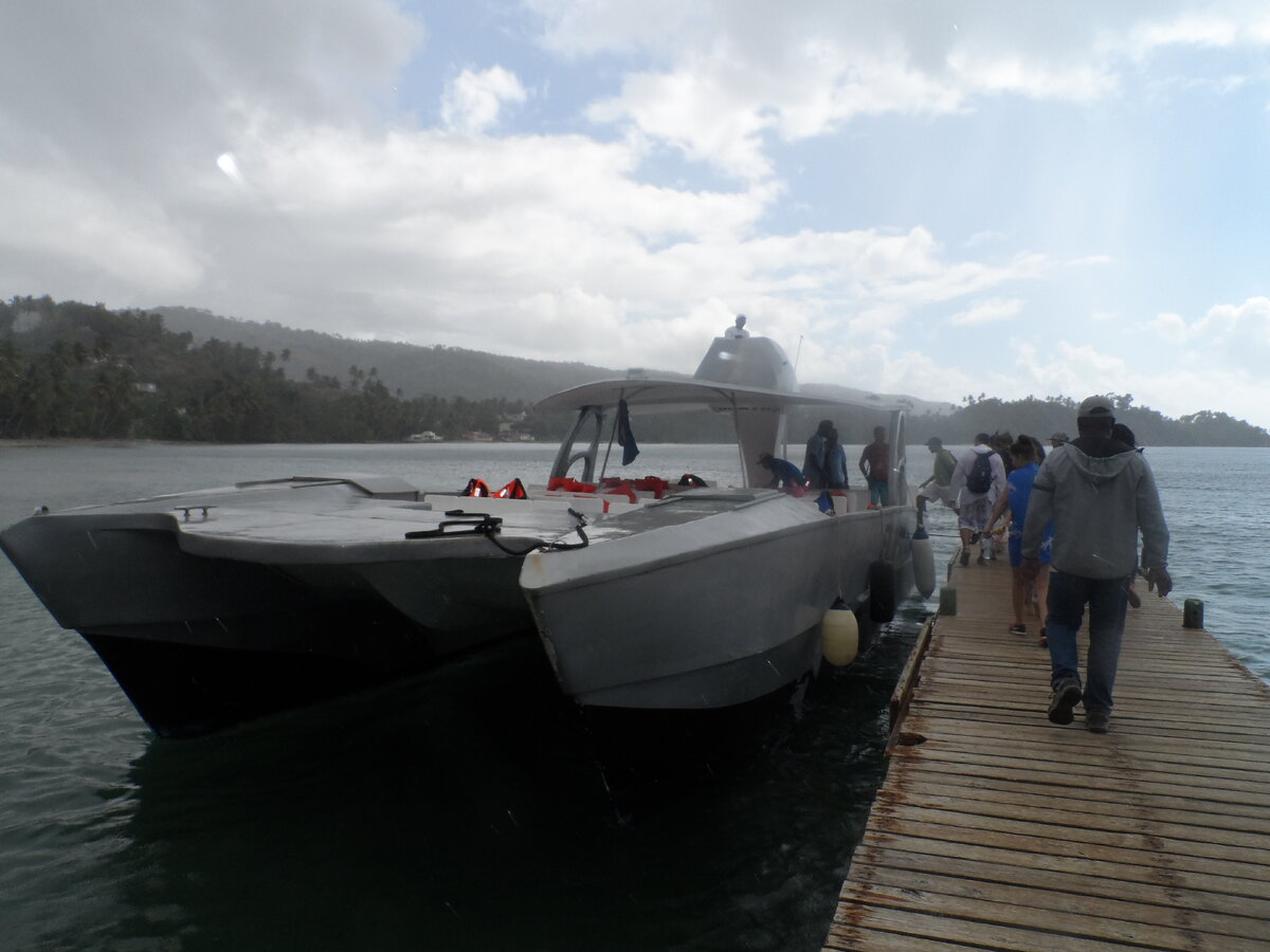 Рассаживаемся на катамаране