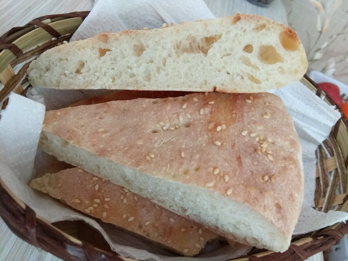Толстый лаваш в домашних условиях. Лаваш хлебный. Домашний хлеб лаваш. Армянский домашний хлеб лаваш. Лаваш толстый.