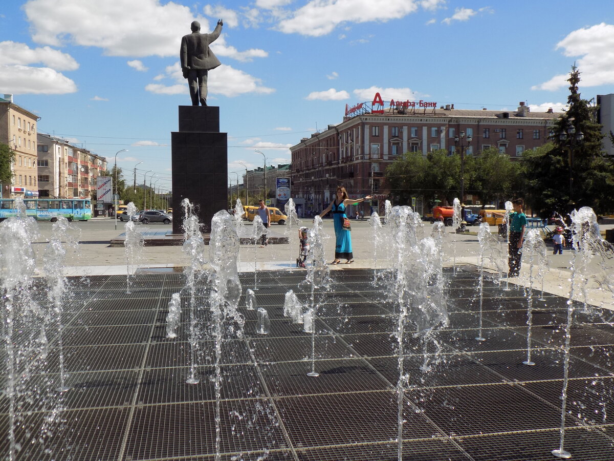 Комсомольская площадь орск рисунок