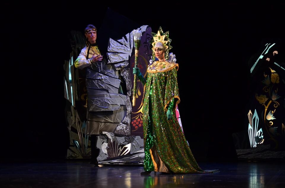 Сцена из спектакля «Малахитовая сказка». Татьяна Дамрина