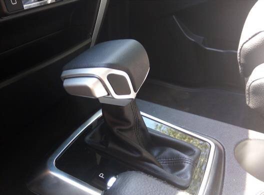 Рычаг АКПП обновленного УАЗ Патриот, фотография размещена на странице представительства УАЗ в Бельгии https://www.facebook.com/uazbelgium/