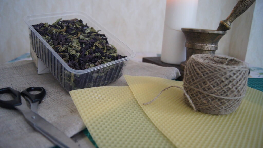 Базилик придаст свечам аромат и целебные свойства.