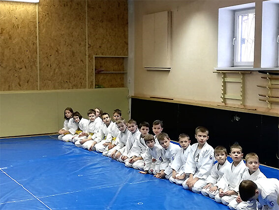 Зачем нужно айкидо ребенку в 4-5 лет?  Как ребенок может противостоять нескольким нападающим. Тренер Асташина Наталья Владимировна, 1 дан.