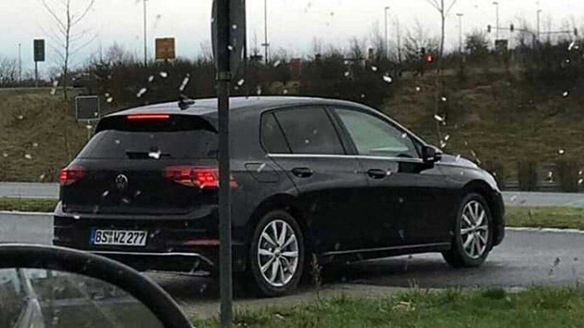 Volkswagen Golf 8 сзади