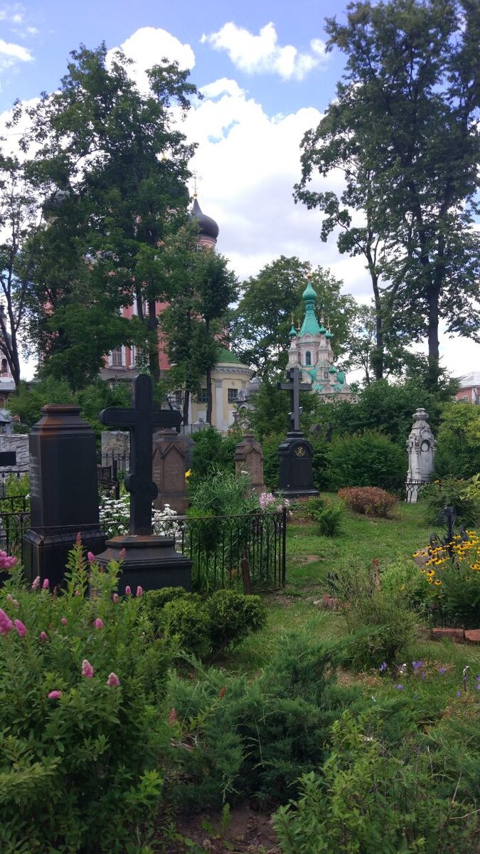 Некрополь монастыря