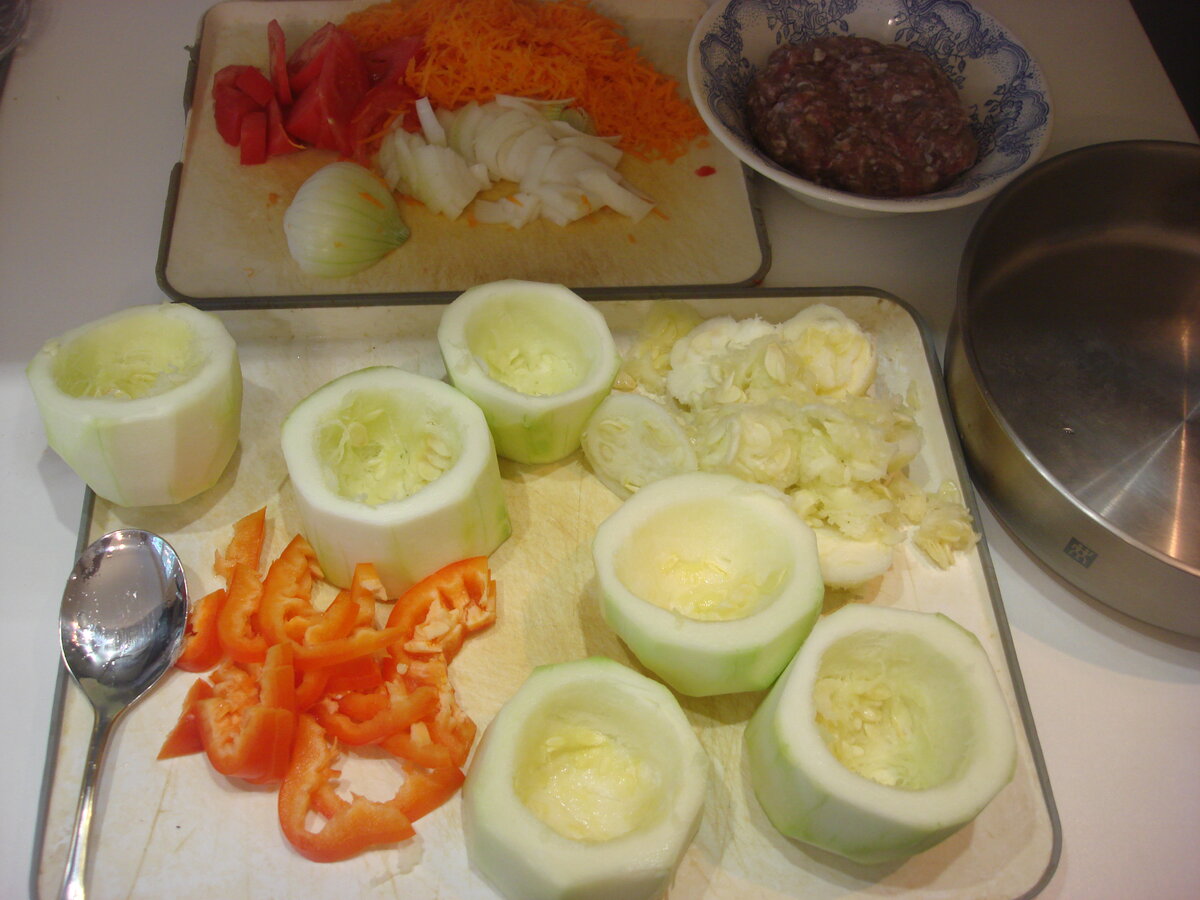 Фото сделано автором (сделала стаканчики из кабачка)