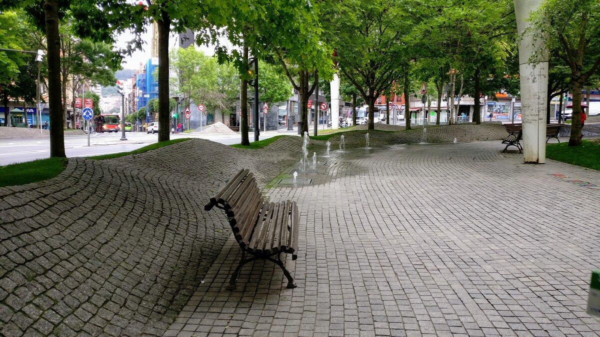 Испания. Бильбао. Площадь Забальбуру