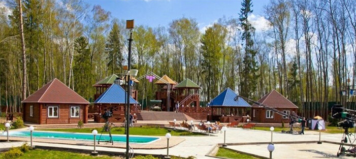 Знаменитая Поляна Дома 2