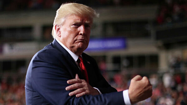 Дональд Трамп настаивает на том, что торговля с Huawei является угрозой для национальной безопасности. 