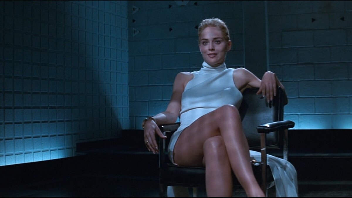 Ш.Стоун в фильме "Основной инстинкт"  1994 год
https://www.bristolfilmfestival.com/wp-content/uploads/2017/01/basic-instinct.jpg