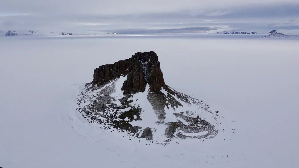 Обручев земля санникова иллюстрации. Земля санникова долина гейзеров. Земля санникова остров призрак. Антарктида с воздуха. Земля санникова остров призрак.