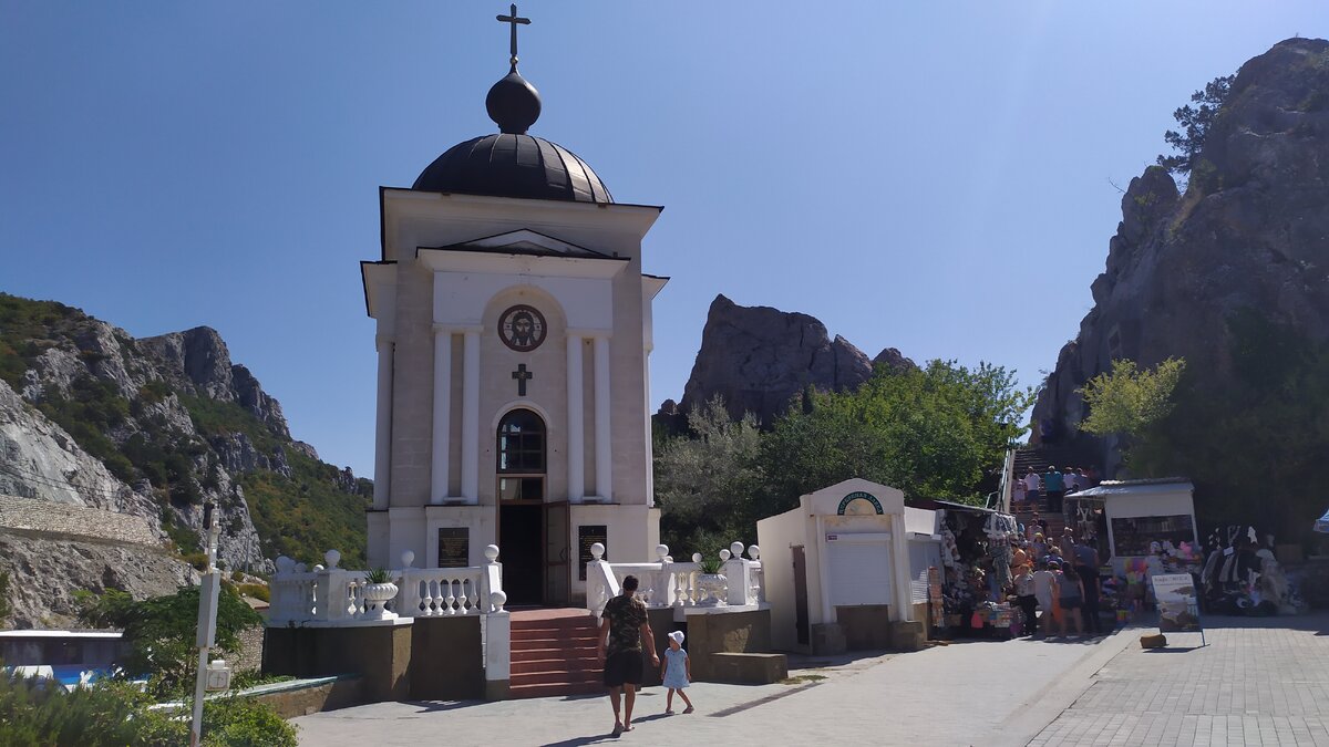 Часовня на перевале Ласпи