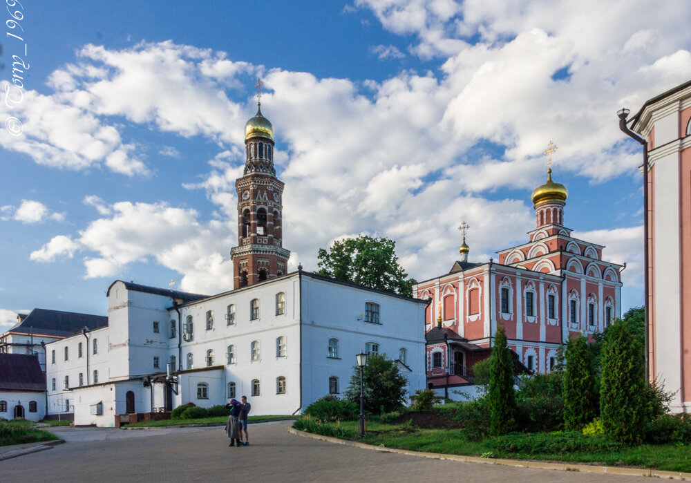 Иоанно-Богословский монастырь. Иоанно-Богословский Пощуповский монастырь. Свято-Иоанно-Богословская обитель в Рязани. Богословский монастырь Иоанно ночью.