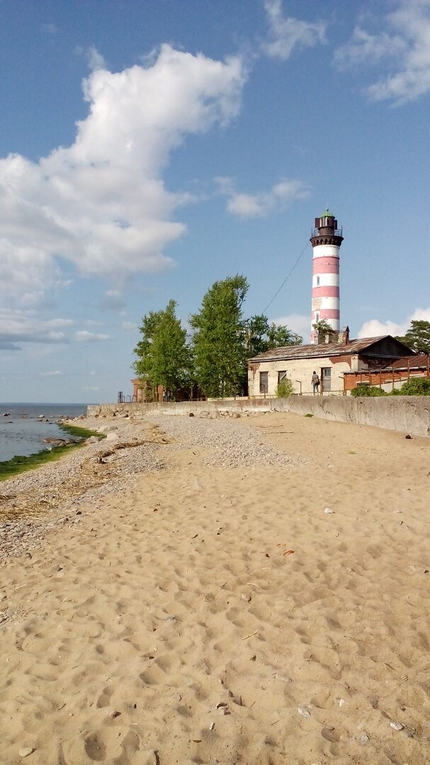 Шепелевский маяк на берегу Финского залива