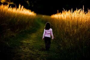 Точного определения что такое лунатизм(сомнамбулизм) у детей нет. Специалисты не пришли к общему выводу по поводу причин.