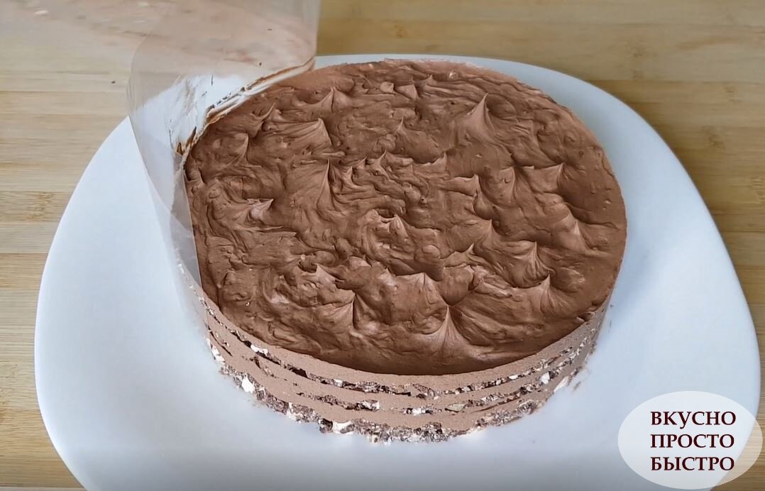 Рецепт на канале Вкусно Просто Быстро – Шоколадный торт по мотивам Киевского торта без выпечки