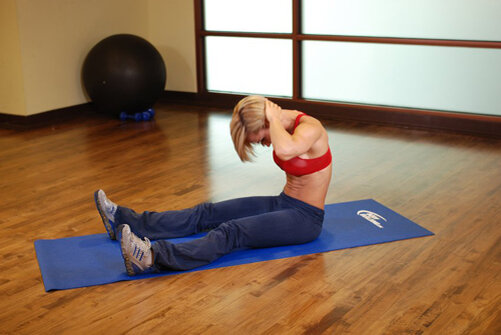 1. Шея.  Встаем ровно, ладошками держим затылок, затем надавливаем на него и  опускаем подбородок к груди. Задерживаемся на несколько минут. Круговые  движения головой в медленном темпе: встаем ровно, начинаем выполнять  круговые движения головой (по 10 раз в каждую сторону).