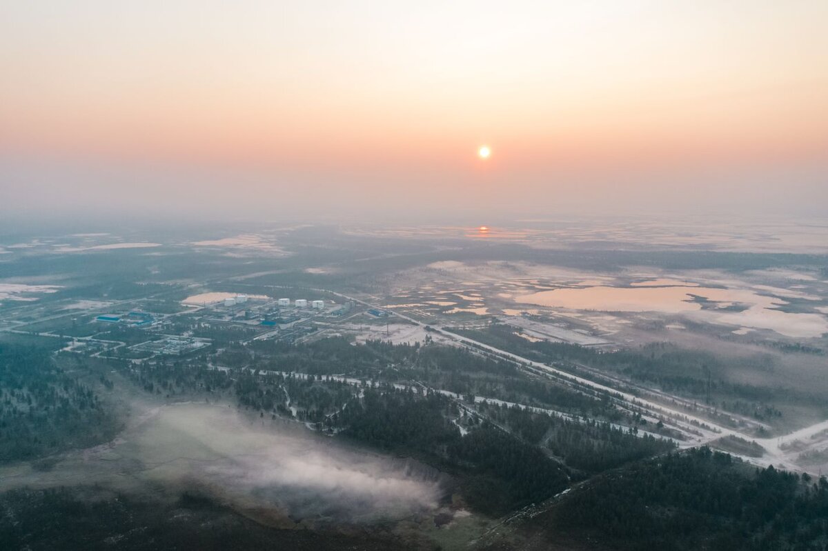 Примерный вид местности с самолета (современный, но мало чего изменилось).