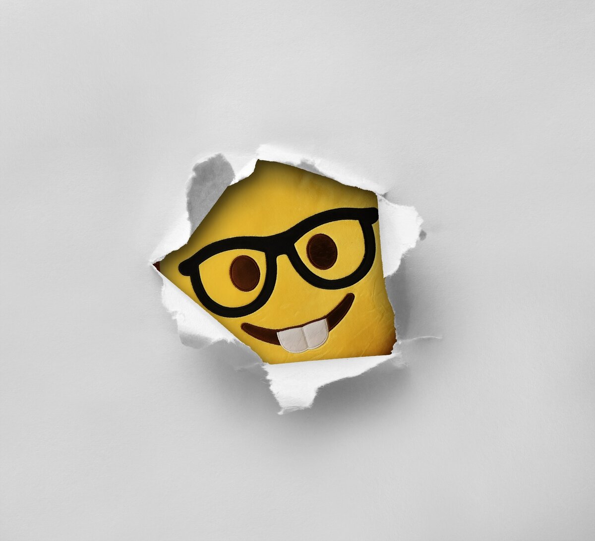 https://pixabay.com/ru/illustrations/%D1%81%D0%BC%D0%B0%D0%B9%D0%BB%D0%B8%D0%BA-%D0%B6%D1%91%D0%BB%D1%82%D1%8B%D0%B9-%D1%88%D0%B0%D1%80-%D1%81%D0%BC%D0%B5%D1%88%D0%BD%D0%BE%D0%B9-%D0%BB%D0%B8%D1%86%D0%BE-2055681/