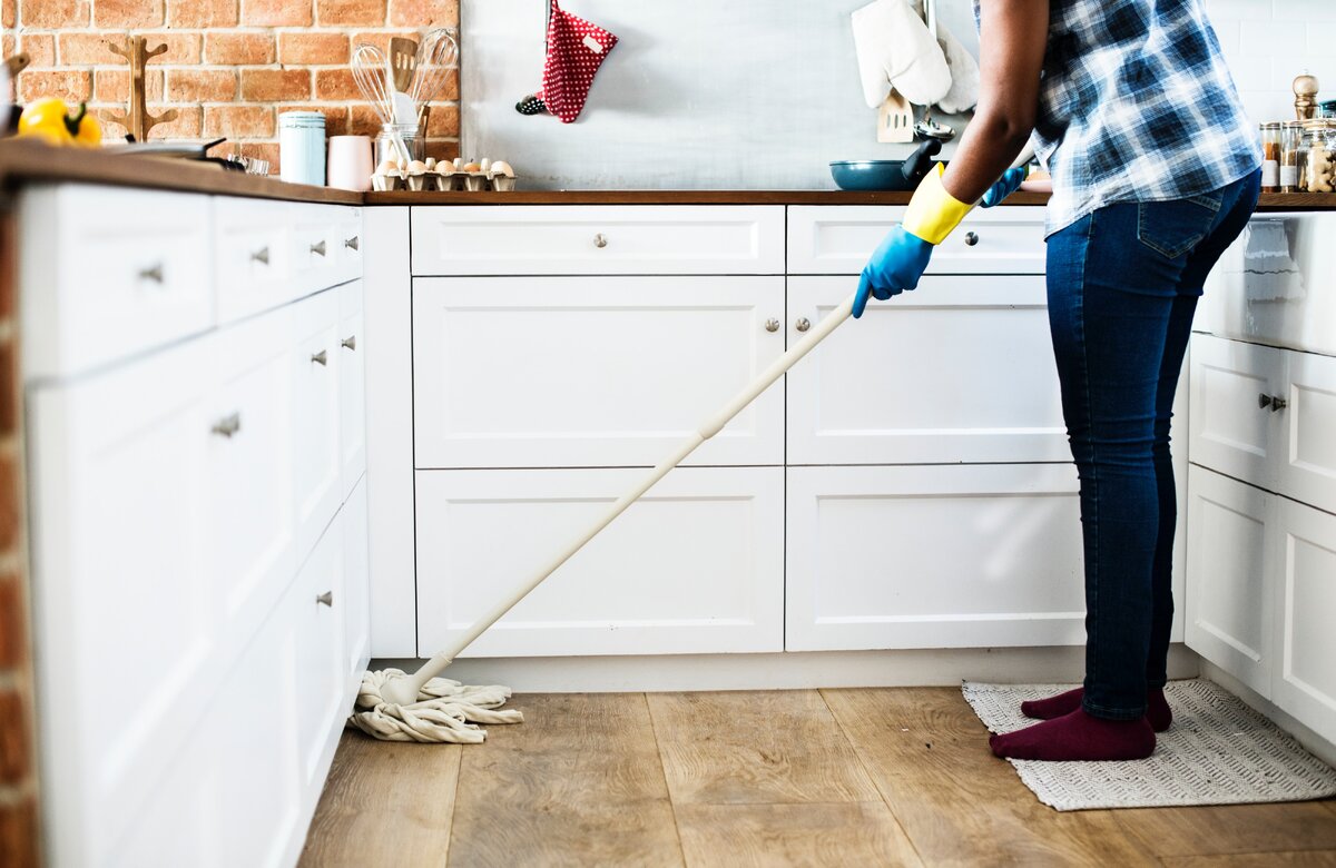 https://www.pexels.com/photo/person-using-mop-on-floor-1321730/